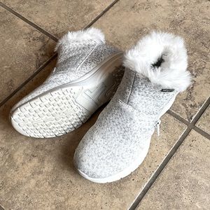 Telic apres ski boots.